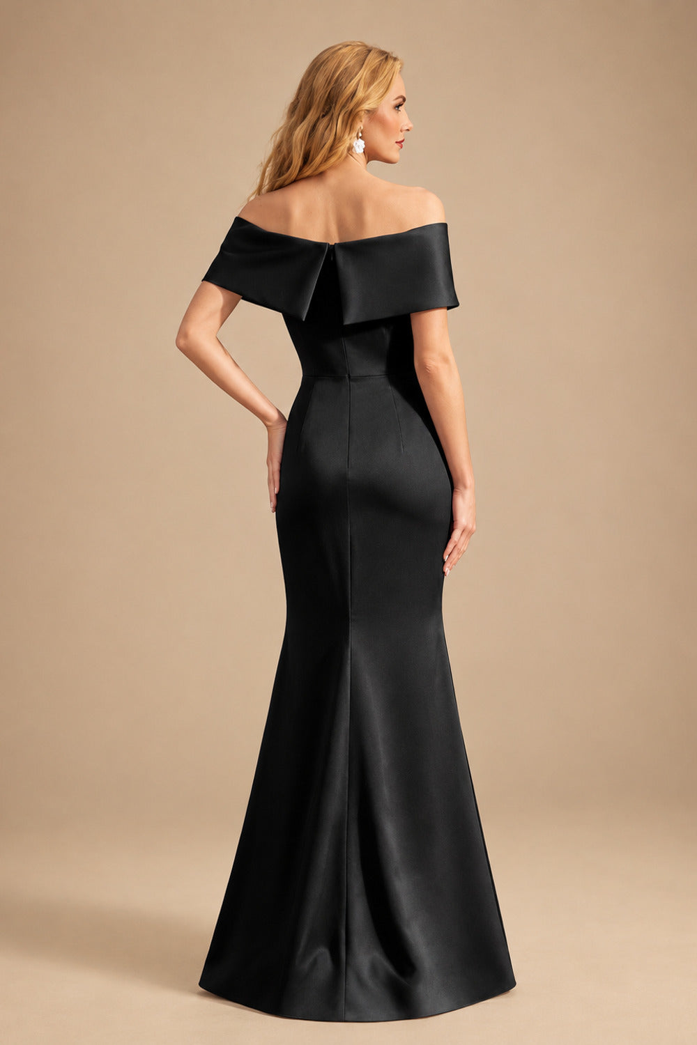 Rutipo Black Sheath/Column Off-The-Shoulder Sleeveless Satin Mother Of The Bride Dresses