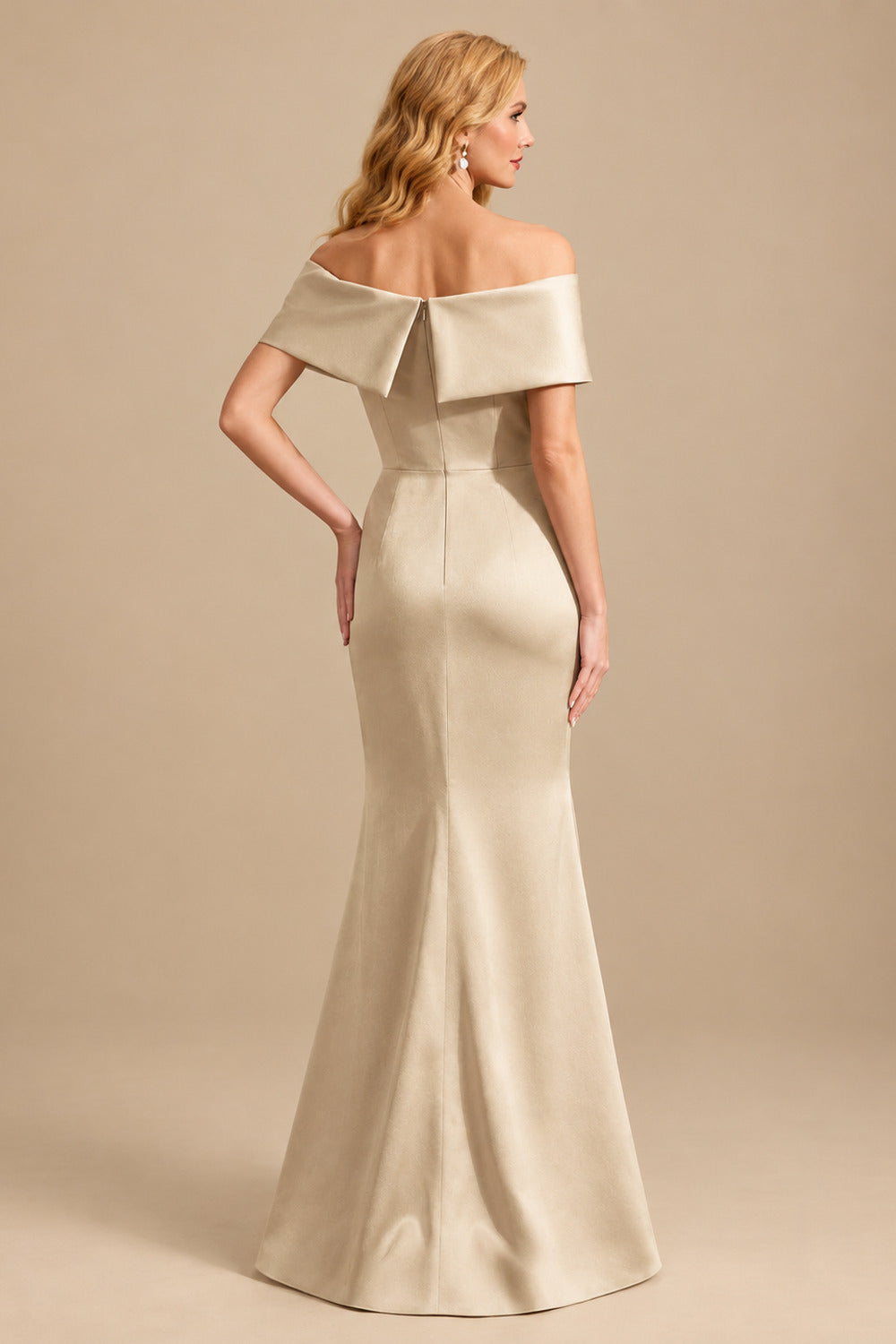 Rutipo Champagne Sheath/Column Off-The-Shoulder Sleeveless Satin Mother Of The Bride Dresses