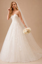 Rutipo Ivory Ball-Gown Strapless Sleeveless Tulle Lace Court Train Wedding Dresses With Appliques Lace