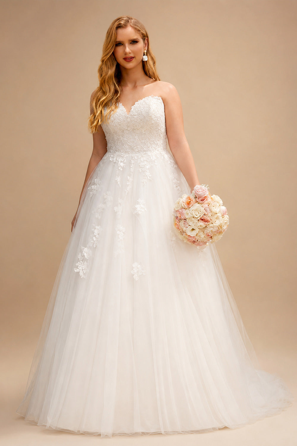 Rutipo Ivory Ball-Gown Strapless Sleeveless Tulle Lace Court Train Wedding Dresses With Appliques Lace