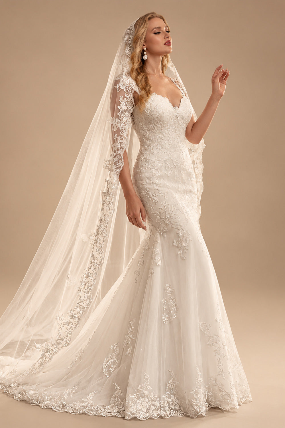Rutipo Ivory Trumpet/Mermaid Sweetheart Sleeveless Lace Chapel Train Wedding Dresses With Appliques Lace Back Hole