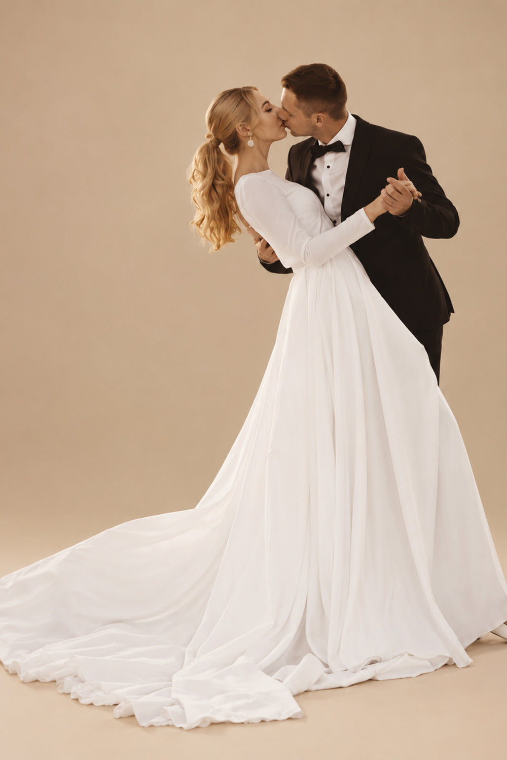 Rutipo White A-Line Scoop Neck Long Sleeves Satin Sweep Train Wedding Dress