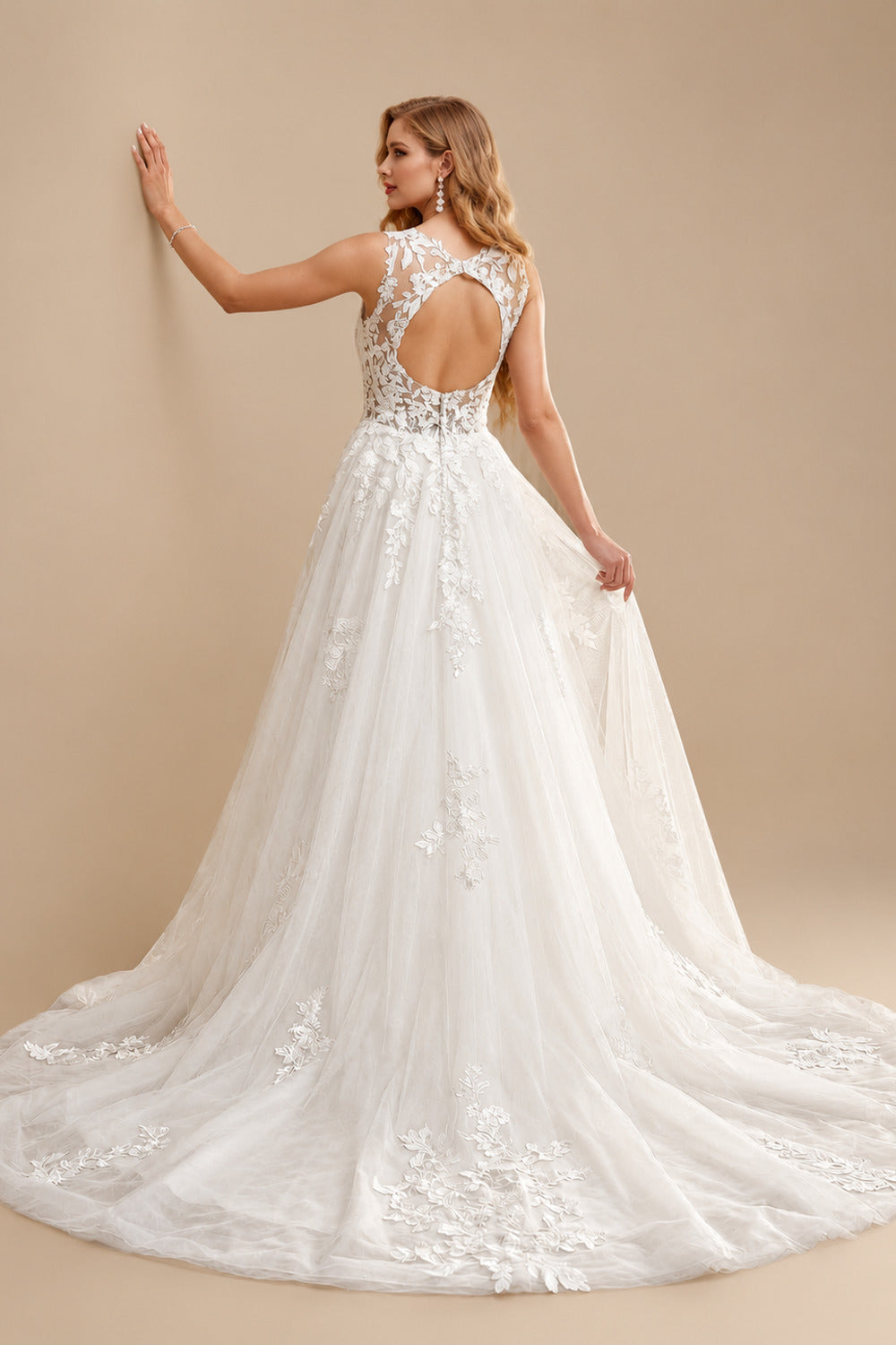 Rutipo Ivory Ball-Gown V-Neck Sleeveless Tulle Plus Size Wedding Dresses With Appliques Lace/Back Hole