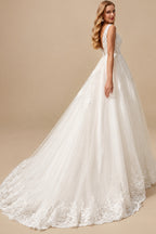 Rutipo Ivory Plus Size A-Line V-Neck Sleeveless Court Train Tulle Wedding Dresses With Lace