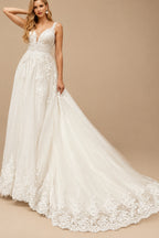 Rutipo Ivory Plus Size A-Line V-Neck Sleeveless Court Train Tulle Wedding Dresses With Lace