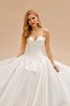 Rutipo Ivory Ball-Gown Sweetheart Sleeveless Court Train Wedding Dresses