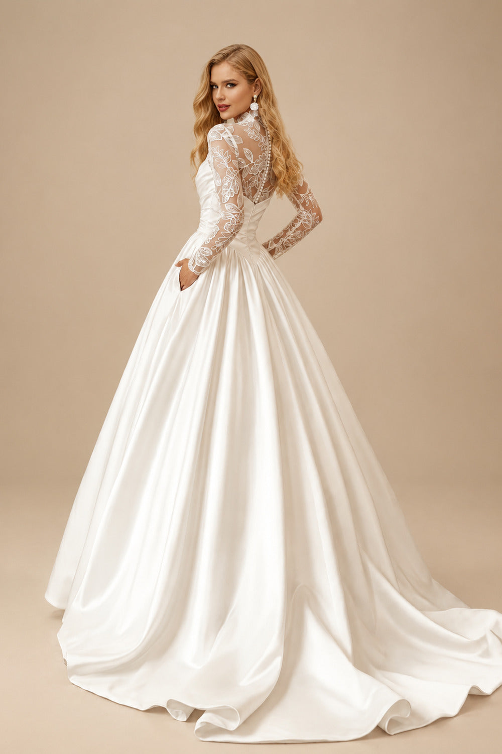 Rutipo Ivory A-Line/Ball-Gown Scoop Neck Long Sleeves Court Train Satin Wedding Dresses With Lace